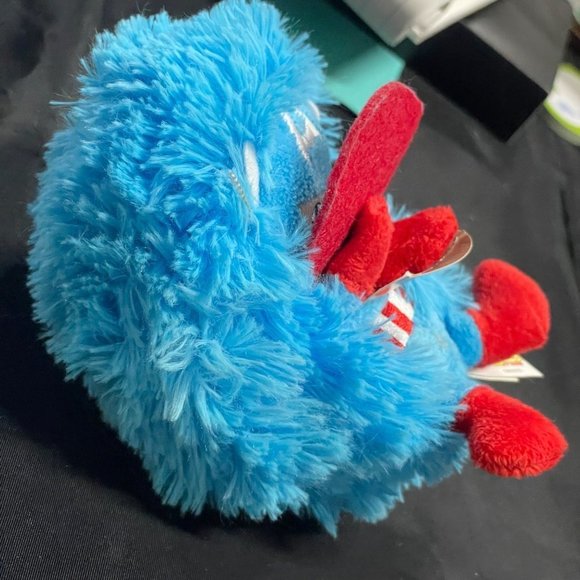 Marvel HideAway Pets Captain America 6-inch toy - Picture 10 of 11